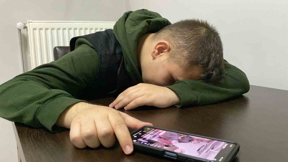 Aşırı sosyal medya kullanımı, uyku düzenini bozuyor