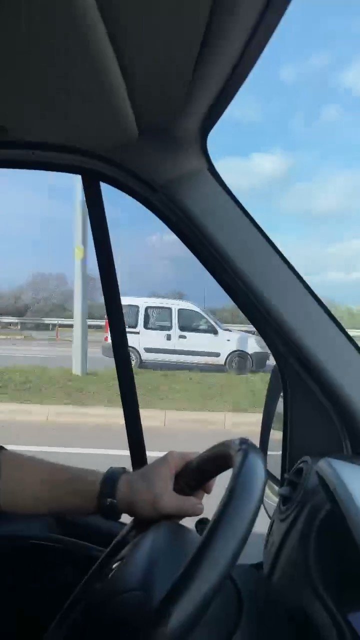 Ters şeritten giden minivan faciaya böyle davetiye çıkardı