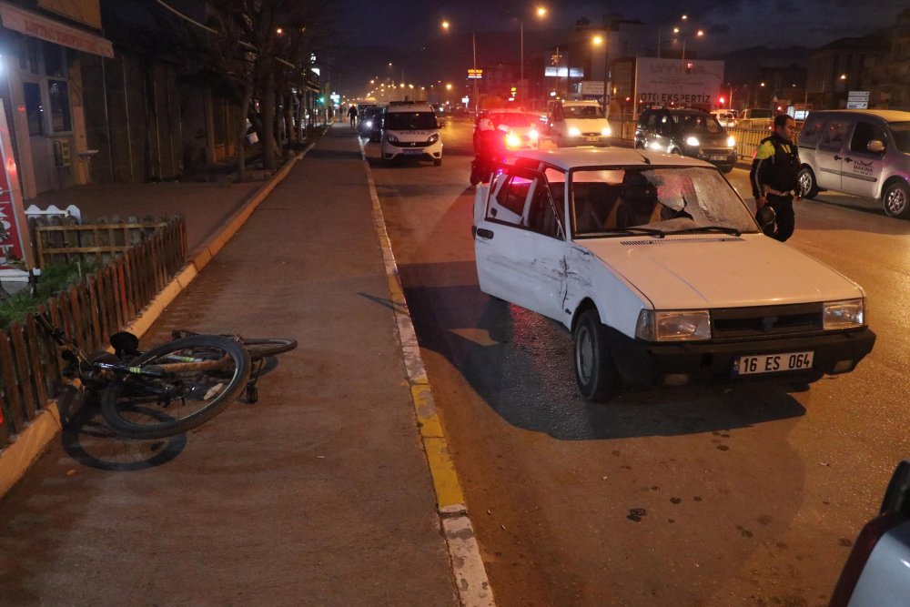 Otomobilin çarptığı bisiklet sürücüsü öldü