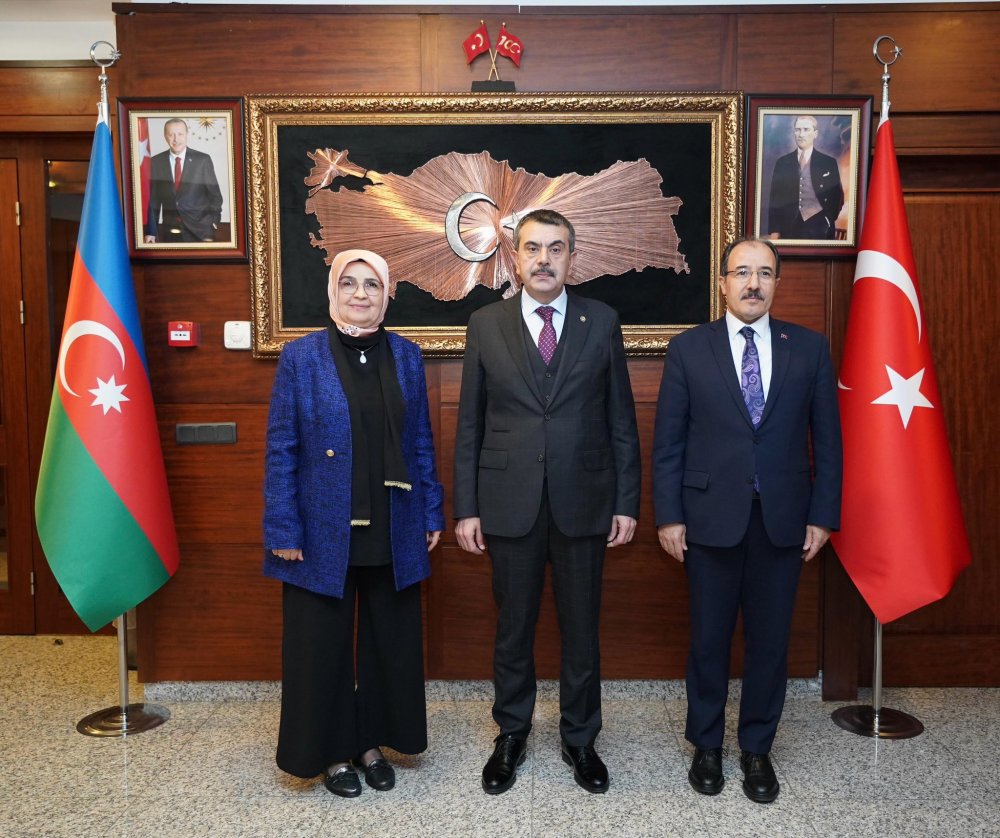 Bakan Tekin, Türkiye'nin Azerbaycan Büyükelçisi Bağcı ile görüştü