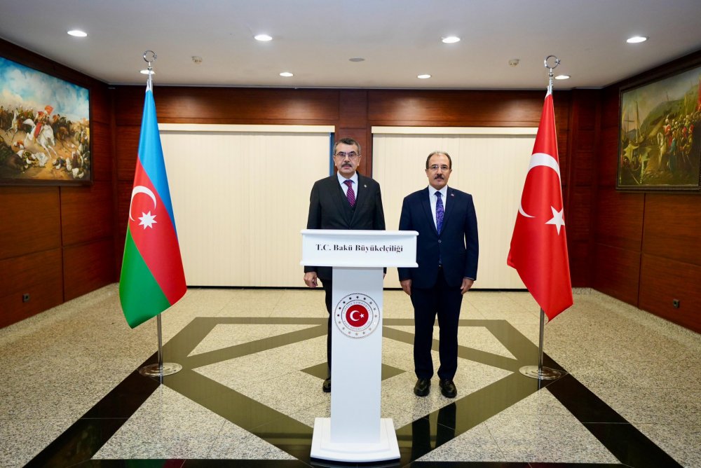 Bakan Tekin, Türkiye'nin Azerbaycan Büyükelçisi Bağcı ile görüştü