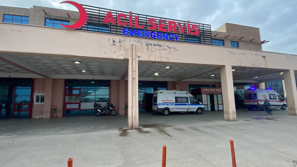 Sobadan çıkan yangında dumandan etkilenen 2 kardeşten biri öldü