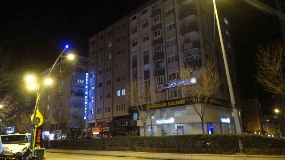 22 yaşındaki genç, konakladığı otel odasında ölü bulundu