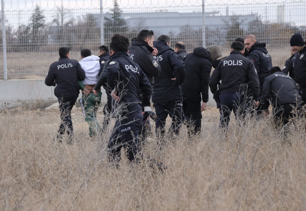 Film sahnelerini aratmayan kovalamacada 3 şüpheli yakalandı