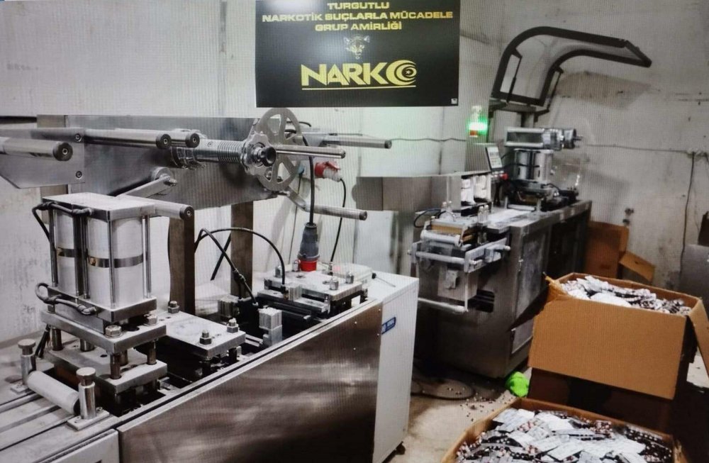 Eski tavuk çiftliği uyuşturucu imalathanesine dönüştürüldü; 4 gözaltı