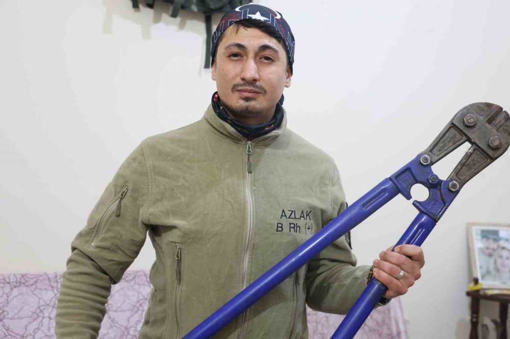 Ölüme namaz kılarken yakalanan genç kızı, ömrü boyunca unutamayacak