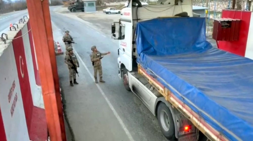 TIR’ın dorsesinde Afganistan uyruklu 58 kaçak göçmen yakalandı