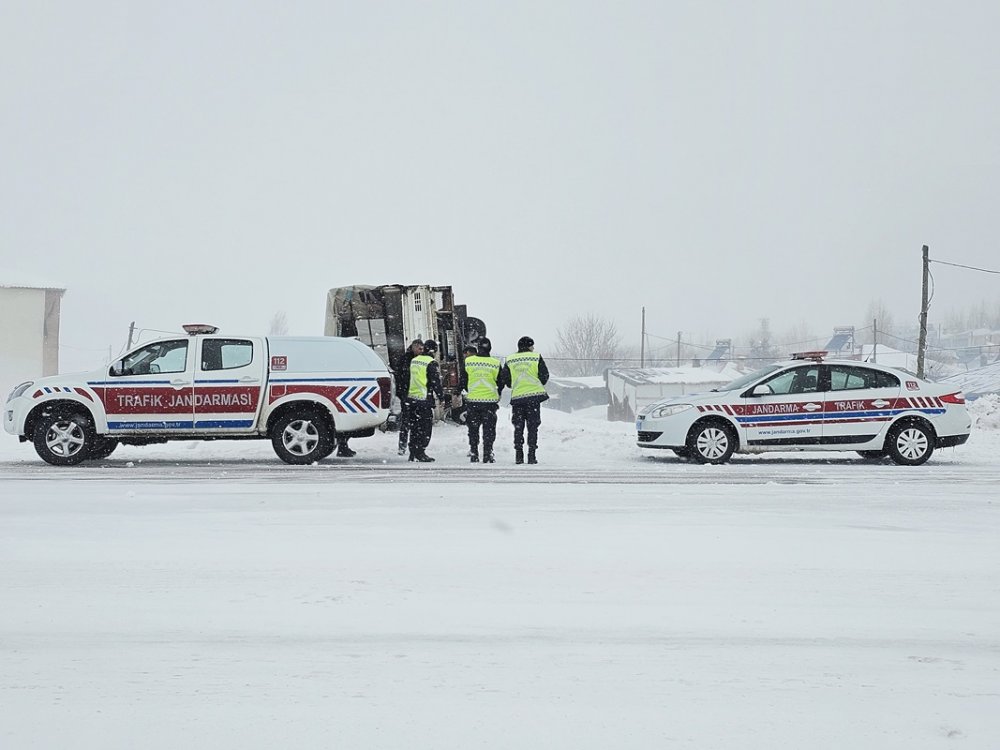 25 köy yolu kardan kapandı