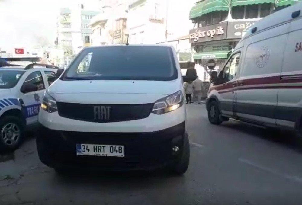 Kargo dağıtım kamyoneti, kadının sonu oldu