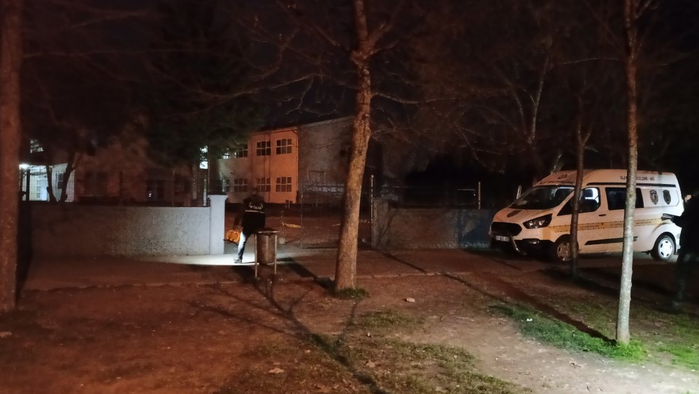 Öğrenci velisi okul bahçesinde saldırıya uğradı