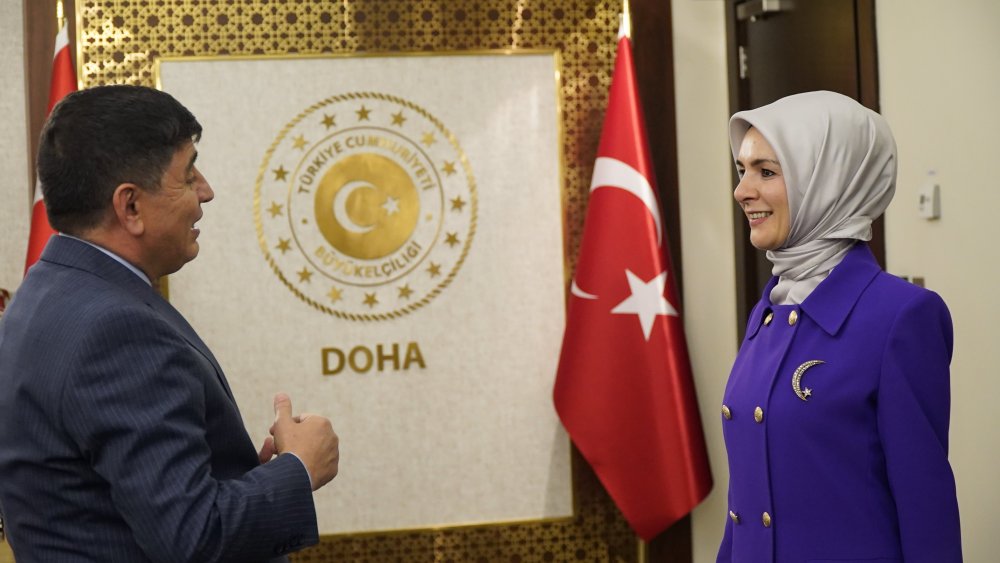 Bakan Göktaş, Türkiye'nin Doha Büyükelçiliğini ziyaret etti