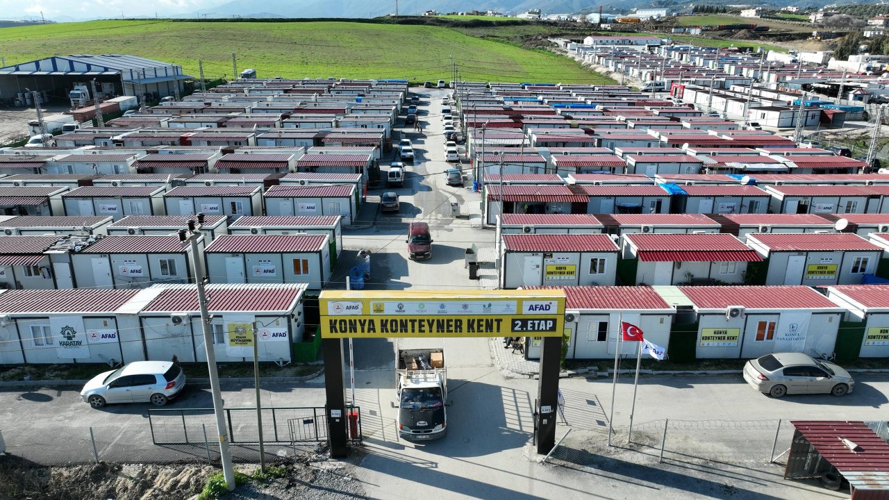 baskan-altay-konya-konteyner-kentte-depremzelerle-bulustu-1-001.jpg