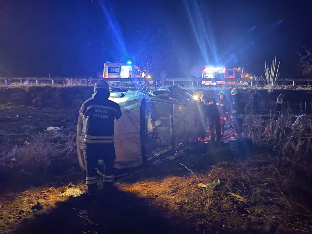 konyada-devrilen-otomobildeki-3-kisi-oldu-3-kisi-yaralandi-001.jpg