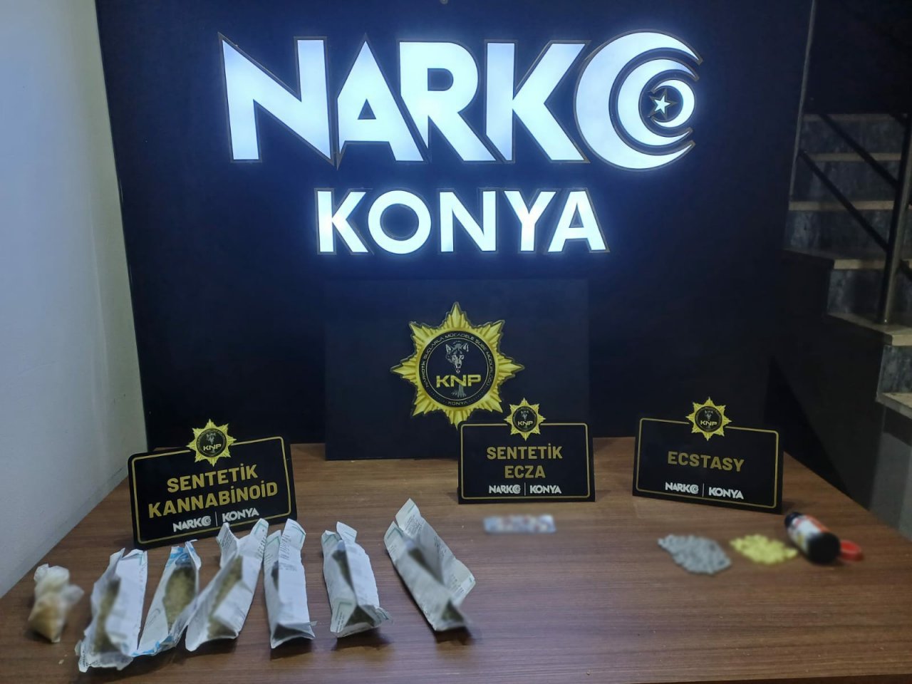 son-dakika-konyada-uyusturucu-saticilarina-operasyon-7-gozalti-001.jpg