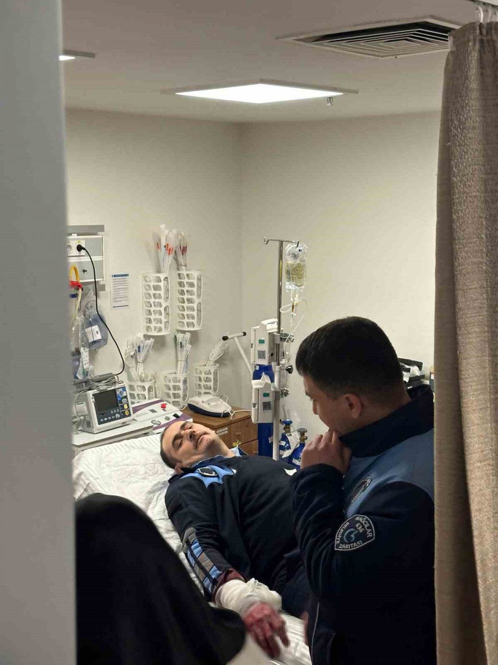 Zabıtayı döner bıçağıyla yaraladı!