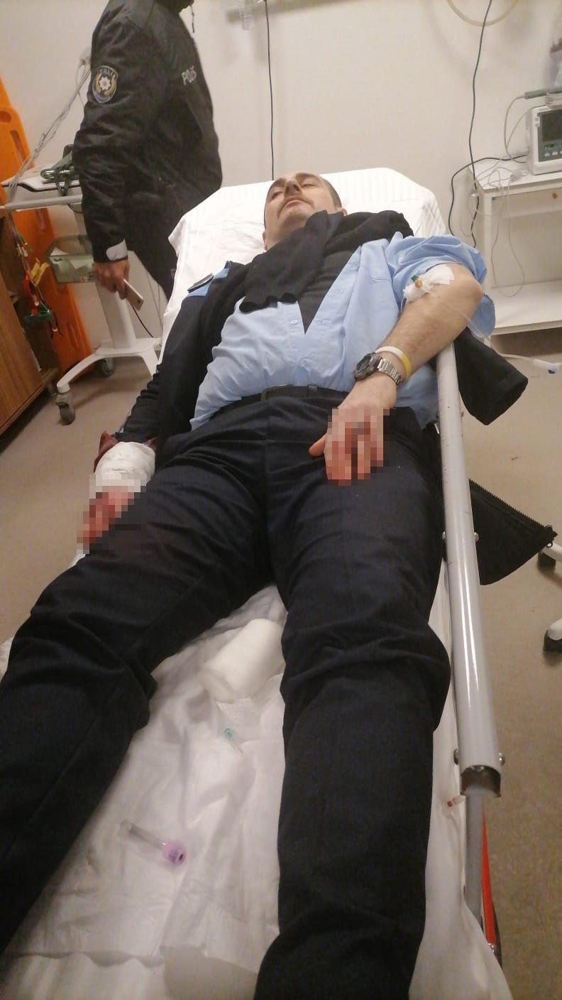 Zabıtayı döner bıçağıyla yaraladı!