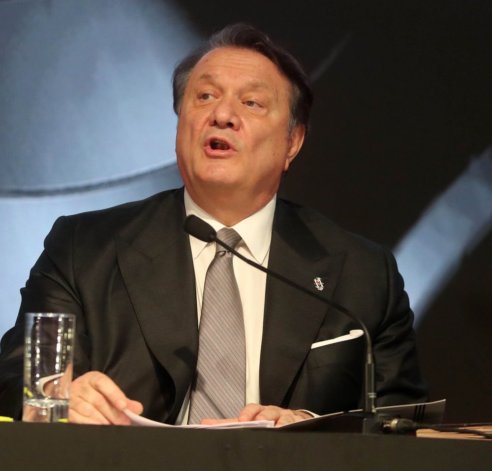 Beşiktaş'ta yeni transferler için imza töreni düzenlendi