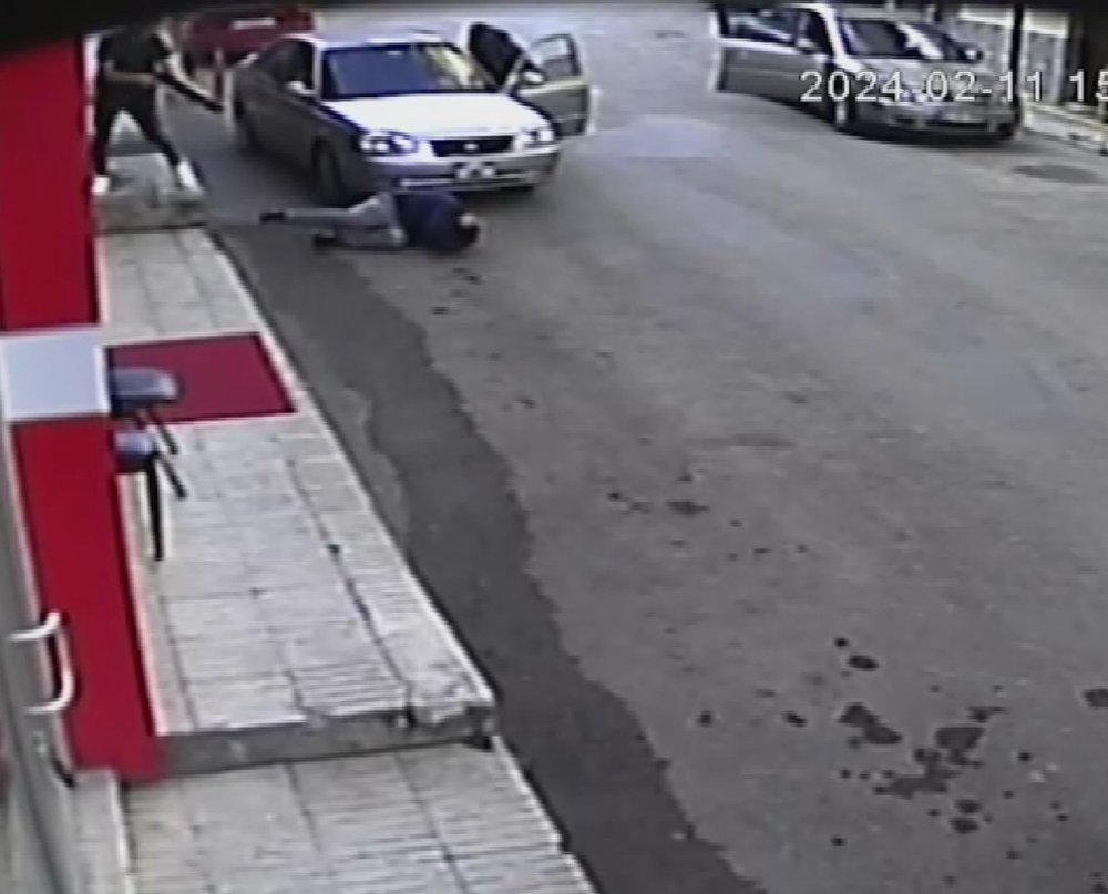 Konya'da husumetlisini silahla yaraladı, o anlar güvenlik kamerasına yansıdı