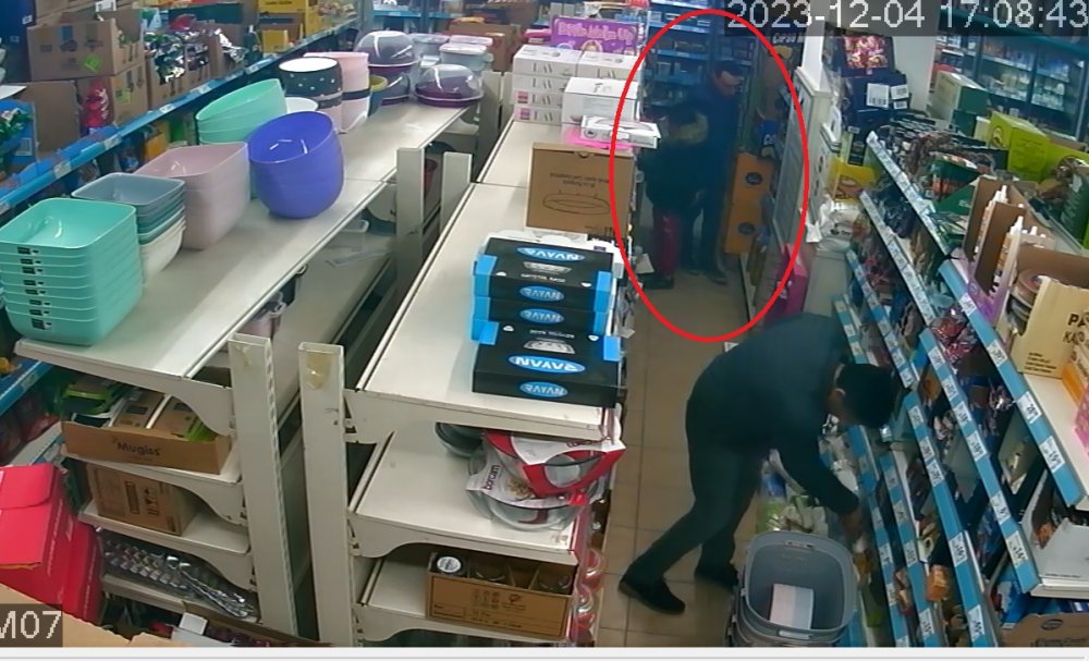 Oyuncaklara bakan çocuğa sarkıntılık yaptı! Cezası belli oldu