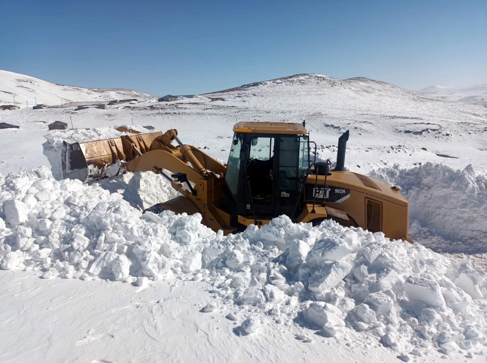Tipide kapanan yol 10 saatte açıldı