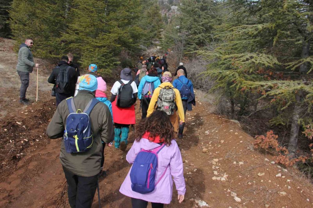 Konya'da kar şenliğinde, kar bulamadılar!