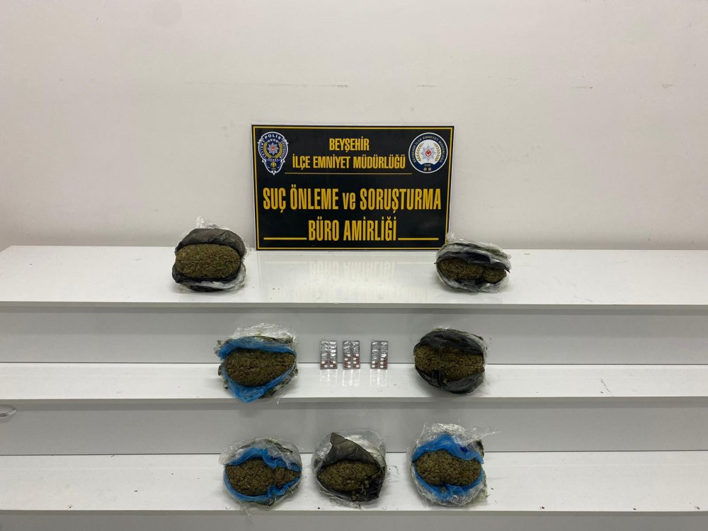 Konya'da yolcunun valizinden 8 kilo esrar çıktı