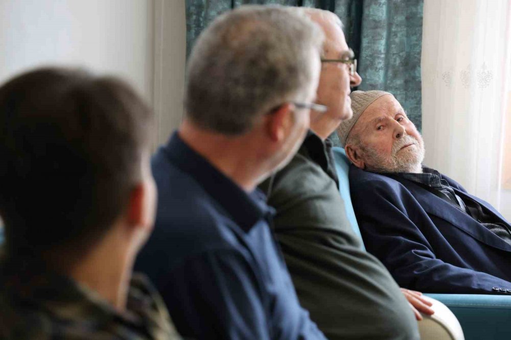 Konya'nın 102 yaşındaki Hasan Dedesi... 5 çocuğu 55 torunu var