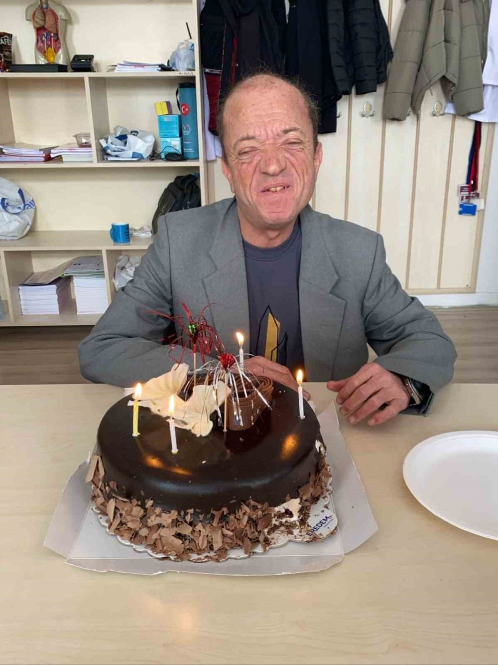 Konya'da görme engelli öğretmene doğrum günü sürprizi