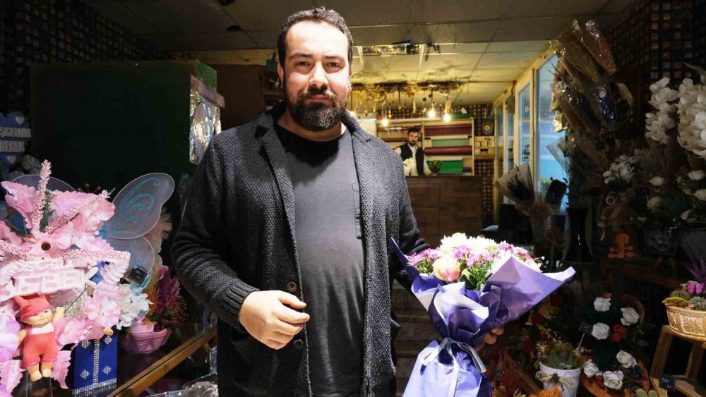 Konya'daki çiçekçiler dolup taşıyor! Bakın bir buketin fiyatı ne kadar