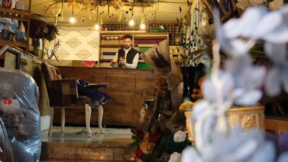 Konya'daki çiçekçiler dolup taşıyor! Bakın bir buketin fiyatı ne kadar