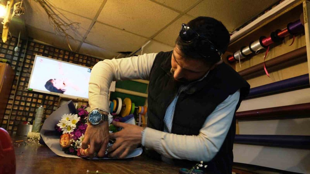 Konya'daki çiçekçiler dolup taşıyor! Bakın bir buketin fiyatı ne kadar