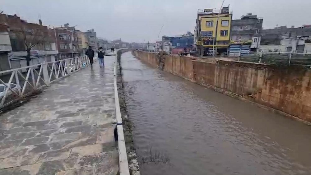 Şanlıurfa'da sağanak... Dereler taştı, su baskınları yaşandı