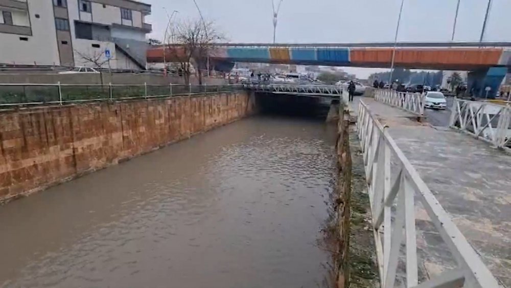 Şanlıurfa'da sağanak... Dereler taştı, su baskınları yaşandı