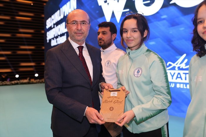 konyada-basarili-sporcular-odullendirildi.jpg