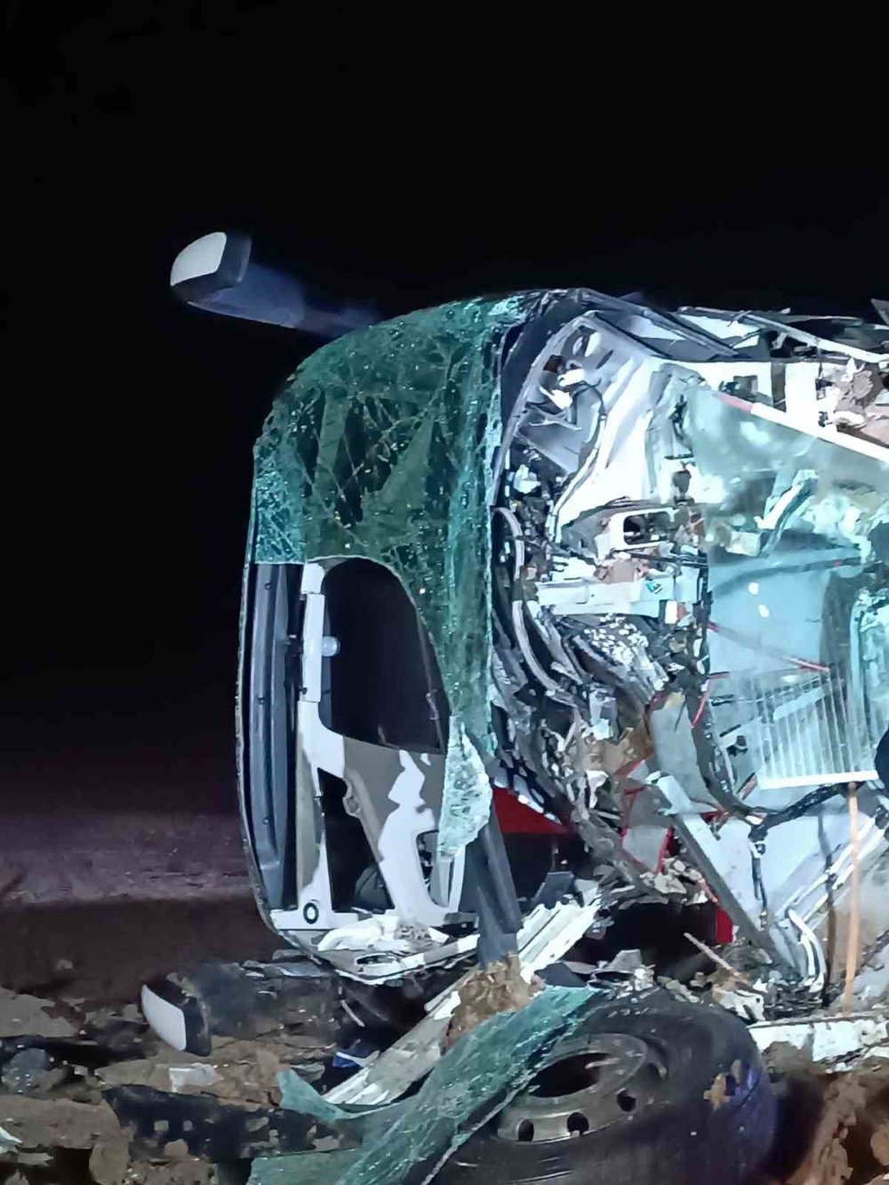 Yozgat’ta otobüs devrildi! 4’ü ağır, 19 yaralı