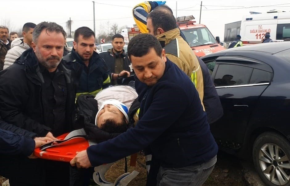 Bursa'da halk otobüsüyle çarpışan otomobilin sürücüsü öldü