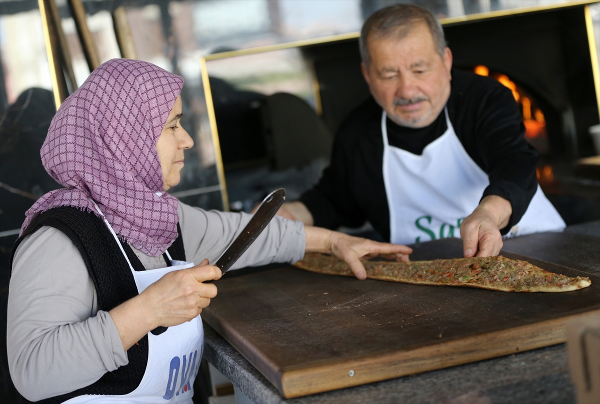 etli-ekmek-ustasi-cift-hayati-da-isi-de-askla-paylasiyor.jpg
