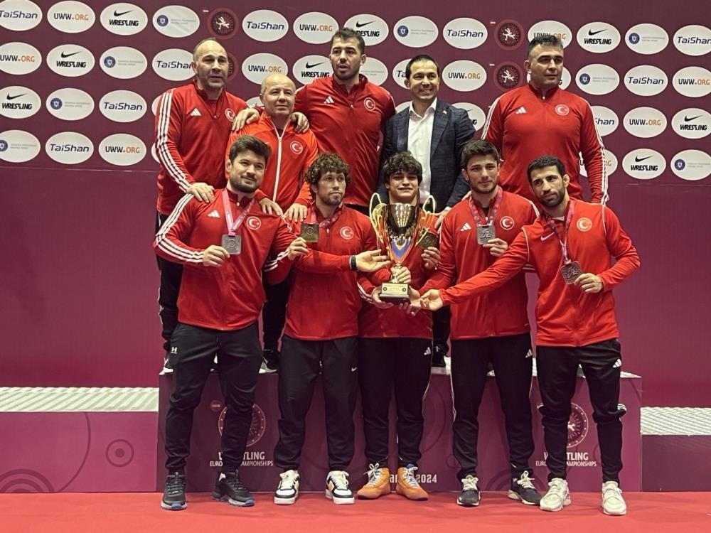 Avrupa Şampiyonası’nda milli güreşçiler tarih yazdı