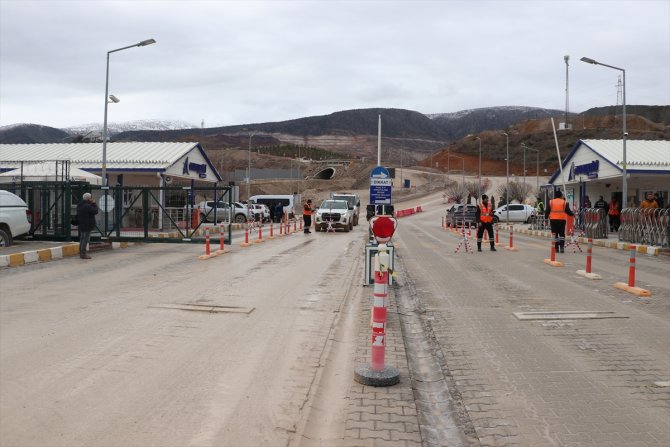 Bakanı Yerlikaya'dan toprak kaymasına ilişkin açıklama!