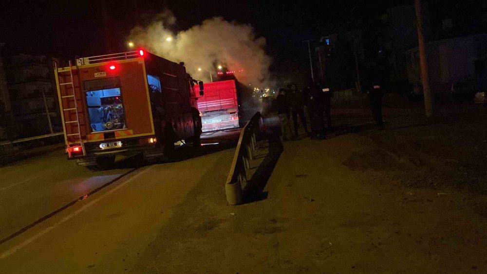 Konya'da tırın lastikleri bir anda alev aldı! Böyle kurtarıldı