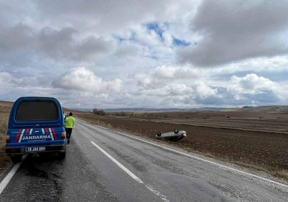 Otomobil takla attı: 2 yaralı