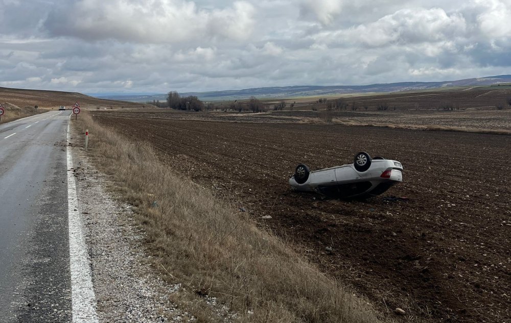 Otomobil takla attı: 2 yaralı