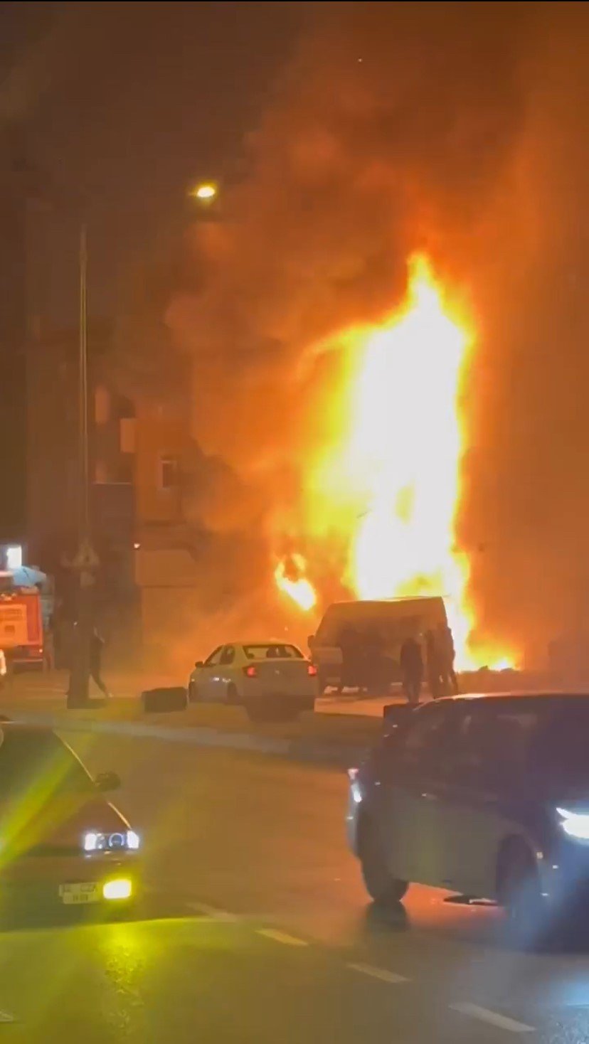 4 katlı iş merkezi kül oldu