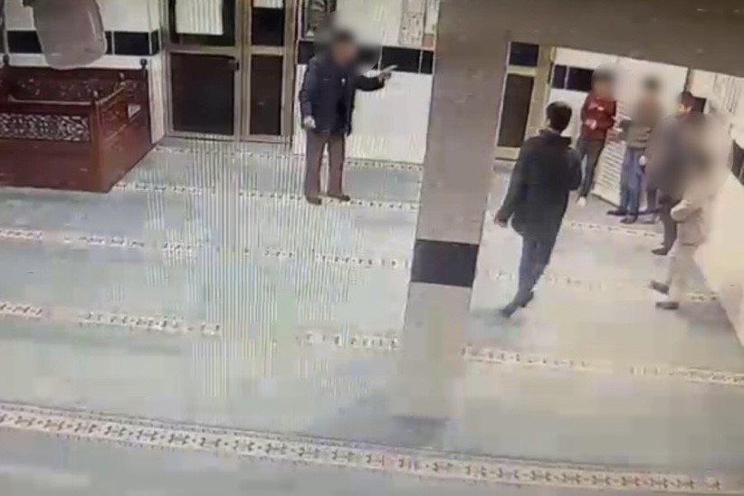 Camide çocuklara bıçak çekmişti! Karar verildi