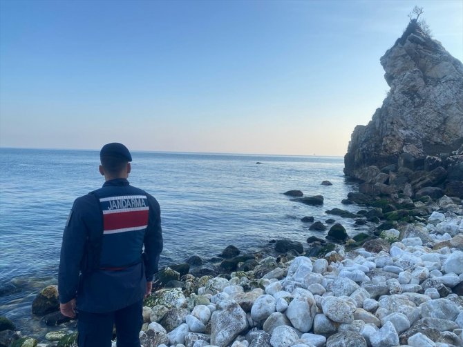 Marmara Denizi'nde batan geminin mürettebatını arama çalışmaları 8. gününde