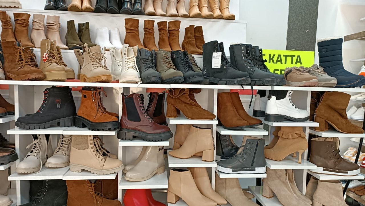 konyada-yagis-olmayinca-ayakkabi-satislari-durdu-002.jpg