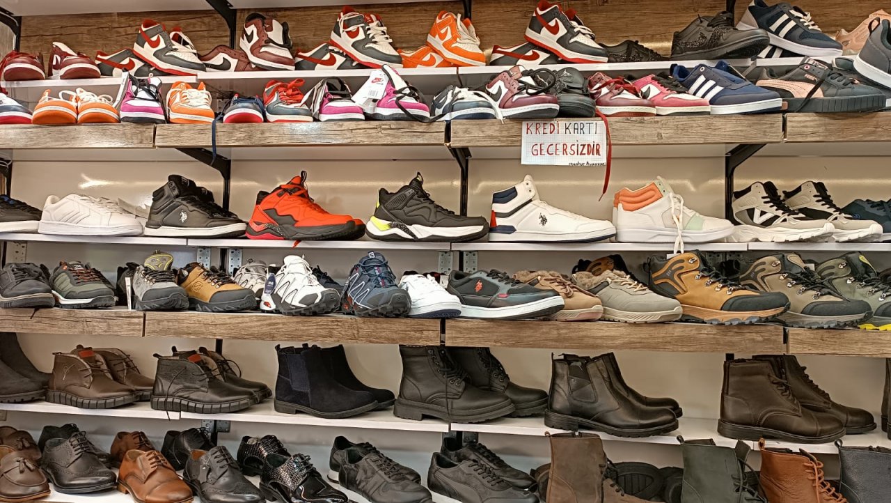 konyada-yagis-olmayinca-ayakkabi-satislari-durdu-003.jpg