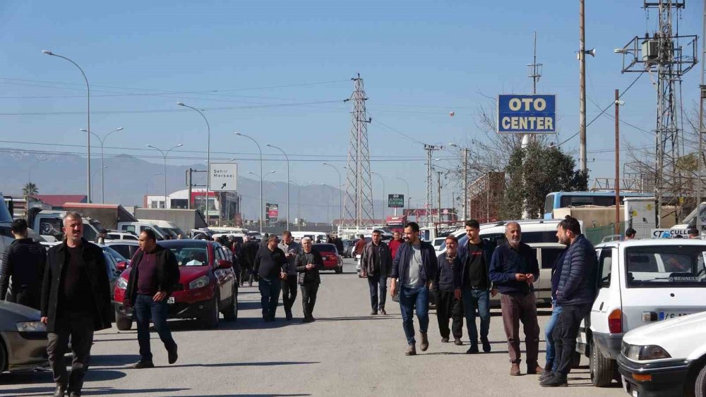 "Oto pazarında satıcı çok ama alıcı yok"