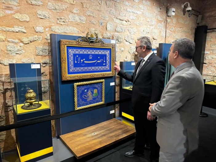 mevlanaya-dair-cok-sergilenmeyen-ve-bilinmeyen-eserler-sultanahmette-sanatseverlerle-bulusuyor-002.jpg