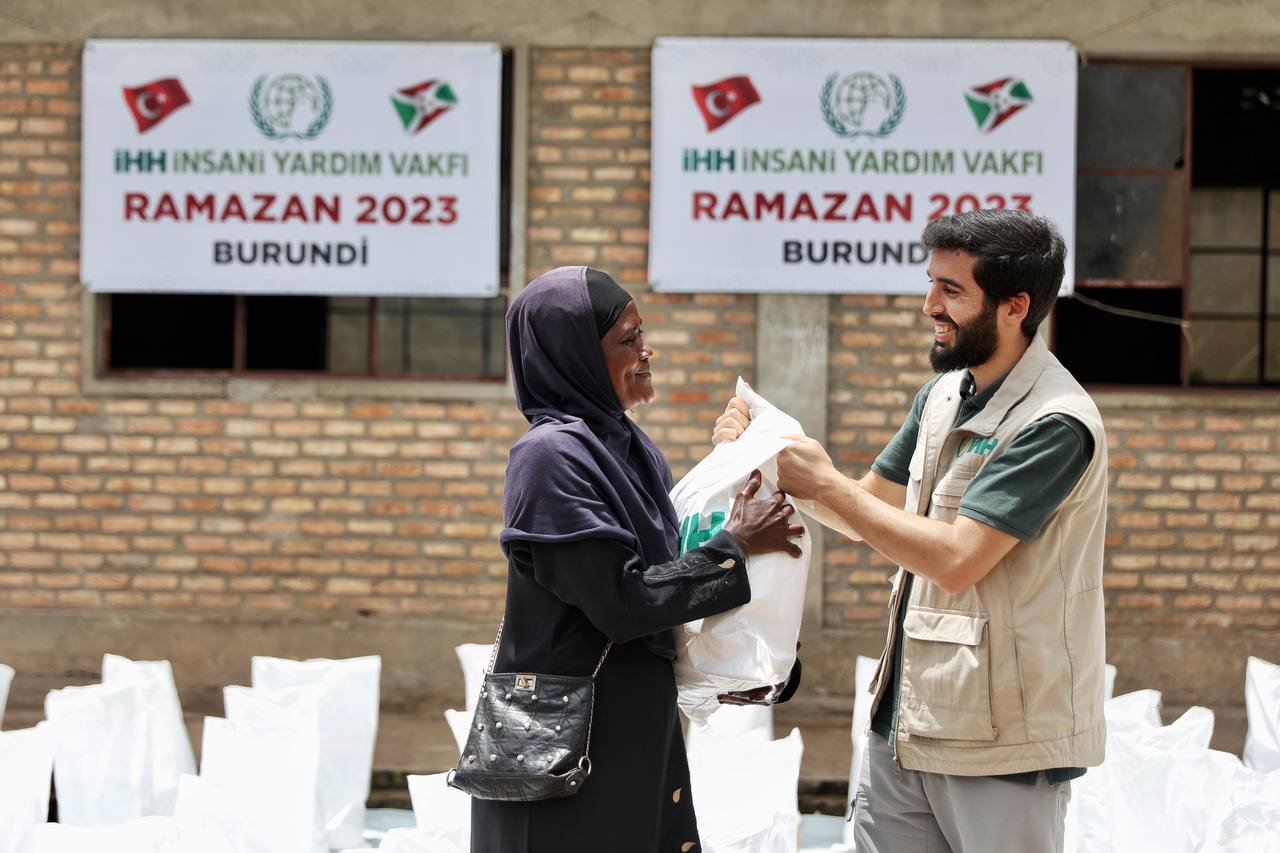 ihh-konya-bu-ramazanda-da-yardimlarini-esirgemeyecek-003.jpg